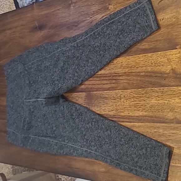 Athleta Salutation Stash Crop Green And Blac Leggings With Pockets Women's Large - Picture 6 of 6